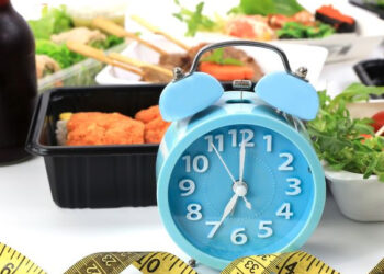 यहां जानिए इंटरमिटेन्ट फ़ास्टिंग के बारे में