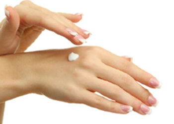 हाथों को दुलारना है ज़रूरी, यहां जानें कैसे रखें इनका ख़्याल